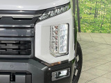 【LEDヘッドライト】悪天候や夜間走行時も良好な視界を確保し安心して運転できる高輝度LEDヘッドライトを装備!点灯速度が早く、消費電力も抑えられています。