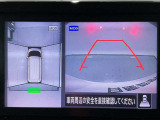 【アラウンドビューモニター】まるでクルマを真上から見ているようなアラウンドビューモニターで運転をサポート。運転席から見えにくい車の四隅や後方もモニターでしっかり見えます。