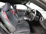 スタイリッシュな室内で運転もしやすいです♪使い勝手の良い配置も考えられています!!