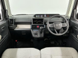 【インパネ】運転のしやすさを最優先に設計された見晴らしの良いフロントビュー。車両間隔が掴みやすく狭い道でも安心♪「安全」と「品質」を最優先に、安心してお乗りいただけるクルマを提供いたします。
