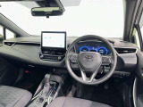 運転席まわりです。 各操作スイッチは使いやすい位置に配置されてます。