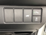 電動テールゲート装備!!ボタン一つで自動で開け閉め出来ます!!