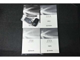 保証書・記録簿・取扱説明書と揃っております。キーの電池は新品にお取替えしてから納車させていただきますので安心してお乗りください。