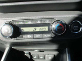 【オートエアコン】 車内快適♪ご希望の温度に設定すれば風向きや風量を自動で調整してくれますよ!