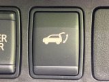 【パワーバックドア】スマートキーや運転席のボタンを押すだけでリアゲートが自動で開閉します!荷物を持っている時や、高い位置にあるバックドアを閉める際に便利な機能です♪