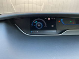 e-POWER専用メーターはモーター出力、エネルギーフロー表示、各種燃費表示機能、バッテリー残量、オド・ツイントリップメーター、デジタル時計、航続可能距離、サービスインターバルなどが表示されます。