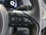 アダプティブクルーズコントロール機能付きです。走行中に先行車の様子を検知しながら、設定した車速の範囲内で先行車との距離のキープを支援します。詳細は販売店スタッフまでおたずねください。