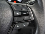 ◆アダプティブクルーズコントロール◆予め設定した車速内でクルマが自動的に加減速。前走車との適切な車間距離を維持しながら追従走行します。【LKAS】車線維持支援システムでステアリング操作を支援。