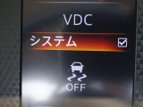 【横滑り防止】ハンドル操作や滑りやすい路面を走行中、横滑りを感知すると自動的に車両の進行を保つよう制御!