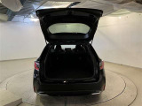 こちらはバックドアを上げた状態です。シートを倒せば荷室のスペースが広くなります!用途に合わせて快適な室内空間を!