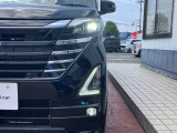 LEDヘッドライトで暗い夜道も明るく照らします。そのうえ省電力です。