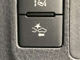 プリクラッシュセーフティーシステムです。万が一よそ見をして前車や壁にぶつかりそうになっても、知らせてくれます♪もちろん、安全運転は忘れずに。