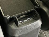 2.5アンペア急速USBチャージャー搭載。スマートフォンなどの充電にとっても便利です