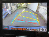 バックガイドモニターで、後方を確認しながら安心して駐車することができます。運転初心者も熟練者も必須の機能ですよ!