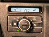 車内空調は&rdquo;AUTOエアコン&rdquo;にお任せ。運転に集中出来ますよ!
