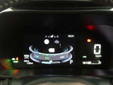 とっても見やすいメーターです。夜間時はラグジュアリーな気分にさせてくれる照明が魅力ですので、夜のドライブも楽しみになりますよ♪