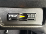 有料道路のレーン通過に便利なETC車載器を装着しています。ご利用にはセットアップが必要となります。