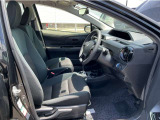 すわり心地の良い運転席・助手席です。長時間のドライブの疲れ軽減に貢献します。どうぞ快適なドライブを♪