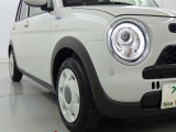 明るいライトが夜道を明るく照らしてくれます。 運転する上で、道路状況をいかに早く認識できるか重要なポイントです。 白色光が暗い道も明るく照らしてくれますよ。