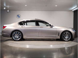 BMWでは重量配分にもこだわりがあり、FRモデルでは50:50とFFモデルでも60:40と前後の重量バランスにこだわり、軽快なハンドリングを実現しております。