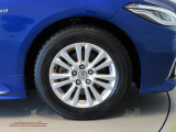 純正のアルミホイール装着車です。タイヤサイズは215/60R16です。