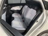 当店ではauも取り扱っております。お車と一緒にau携帯の機種変更も可能です♪また、自動車保険も取り扱っております。車の支払いと自動車保険の支払いをまとめてお支払い可能なプランもあります♪