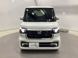LEDヘッドライトを装備しています。LEDヘッドライトはとても明るく、雨の日や夜間走行も安全・安心です。オートライトコントロール付きで周囲の明るさに応じて自動で点灯・消灯します