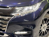 【LEDヘッドライト】悪天候や夜間走行時も良好な視界を確保し安心して運転できる高輝度LEDヘッドライトを装備!点灯速度が早く、消費電力も抑えられています。