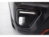 日中でも点灯しフロントビューにもアクセントとなっているLEDデイライナー。不要な際は車内よりスイッチにて消灯できます。