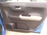運転席のドア内部でございます。