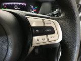 ハンドル右側にはクルーズコントロールのスイッチが装備され、運転中の操作も安心して行えます。