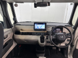 見通しの良い運転席回りとなっておりますので安心して運転をして頂けます!窓が大きいので明るく開放的な室内です