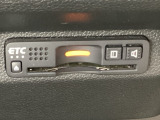 ハンドルの右下にETCがついています。高速道路の料金所の通過も楽々です!。 カードの取り出しもしやすい場所についています。