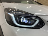 【LEDヘッドライト】大光量で夜道や雨の日の安心感を高めるLEDヘッドライト。周囲の明るさに応じて自動点灯・消灯/ライトの消し忘れも防げるオートライトコントロール付!