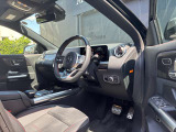 輸入車、国産車を問わず、現在お乗りのお車を下取りさせて頂きます。お車の車種やボディカラー、オプション装備などをご連絡頂けましたら、おおよその額を提示させて頂きますので、お気軽にお申し付け下さいませ。
