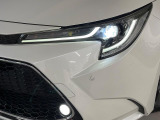 【LEDヘッドライト】悪天候や夜間走行時も良好な視界を確保し安心して運転できる高輝度LEDヘッドライトを装備!点灯速度が早く、消費電力も抑えられています。
