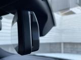 【ルームミラー一体型ETC】BMWといえばルームミラー一体型のETC。ドライバーから差し込めるかたちになっておりますので、差し忘れの際も慌てずにご利用いただけます。