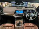 BMWの操作パネルは使いやすさを追求し日常生活で必要なボタン&スイッチを使えるようにした構造となっております。購入時から沢山触って体感してください。