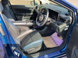 先進機能たっぷりのノートのコクピット。コンパクトな高級車です。