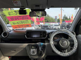 見通しのよいすっきりとした視界で、誰でも運転しやすいです。運転のしやすさは疲れにくさにも繋がりますよ♪
