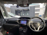 ワイドなガラスエリアで視界も良好♪