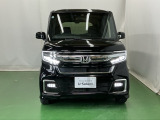LEDヘッドライトを装備しています。LEDヘッドライトはとても明るく、雨の日や夜間走行も安全・安心です。オートライトコントロール付きで周囲の明るさに応じて自動で点灯・消灯します