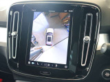 更に360&deg;ビュー表示も可能です 車を上から見下ろしたように車外を確認できるため、一切の死角がない状態で駐車が可能です