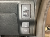 ハンドルの右側にはヘットライトリベライザーと安全装備の、CTBA(シティブレーキアシストシステム)とVSA(ABS+TCS+横滑り抑制)の解除スイッチがついています。