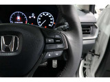 Hondaセンシングの機能のひとつ、アダプティブクルーズコントロール付!アクセルから足を離しても設定したスピードと前車との車間を保ち走行してくれます!車線維持もアシスト☆高速道路で疲労軽減ですね☆