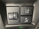 ハンドルの右側にはヘットライトリベライザーとHondaセンシング用のメインスイッチがついています。ヘッドライトリベライザーは道路状況や積荷の加重に応じてライトの高さを調節できます。