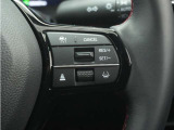 ◆アダプティブクルーズコントロール◆予め設定した車速内でクルマが自動的に加減速。前走車との適切な車間距離を維持しながら追従走行します。【LKAS】車線維持支援システムでステアリング操作を支援。