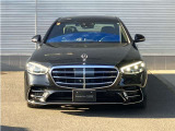 納車前整備は、メルセデスベンツ国際認定メカニックによる最新の検査ライン等の施設が充実した当社工場で入念に行います。メルセデス・ベンツの定める厳しい基準をクリアしたお車のみをご案内させて頂きます。