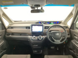 【前方視界】開放的な前方視界!運転がしやすく疲れにくいです♪窓が大きく、見通しがとっても良いおクルマですよ♪