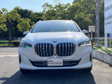 【キドニーグリル】BMWは約90年もの間、ほぼ全ての車両にひと目でBMWだと分かるこの特徴的なフロントグリルが備えられ、デザイン・アイコンとして親しまれてきました。